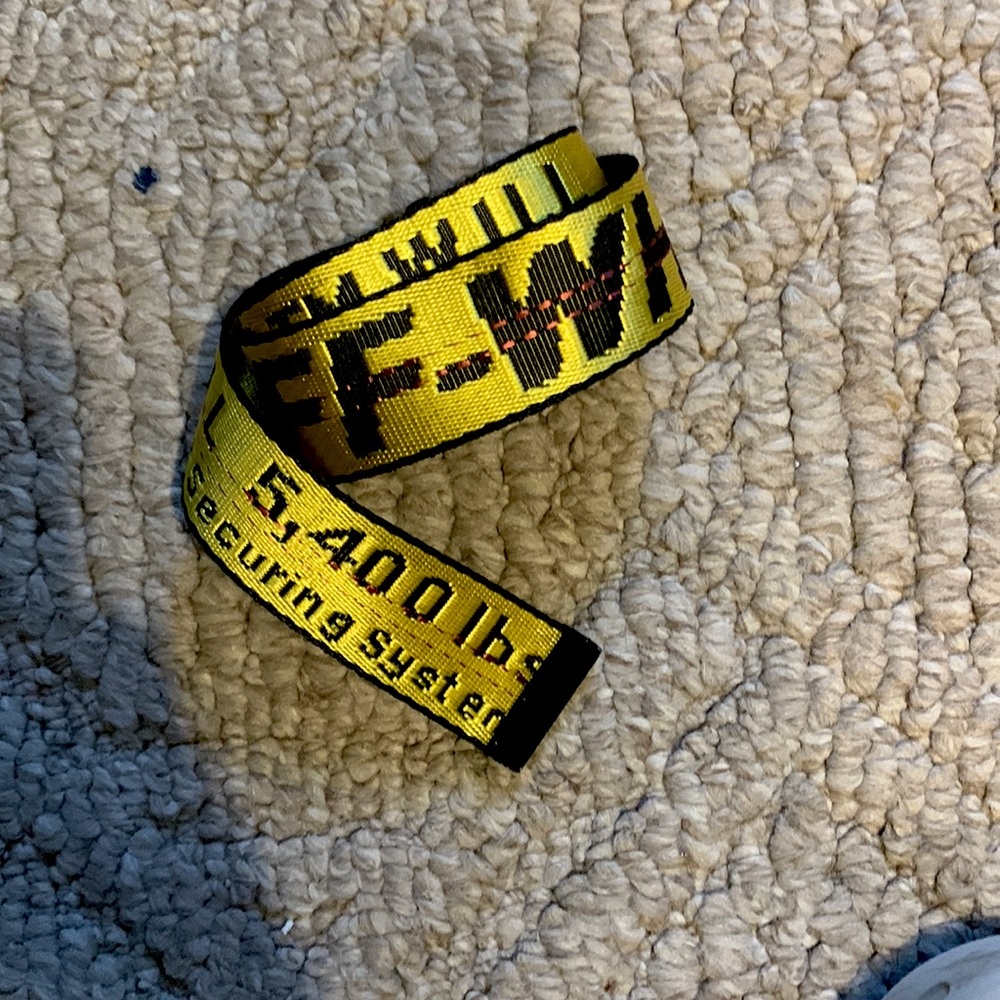 Off white belt, yellow and black
Approx. 80.7"L x 1.4"